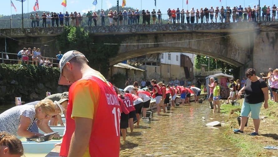 U vodi rijeke u ovom selu još uvijek teče tona zlata: Ovaj skup metal svake godine traži tisuće turista
