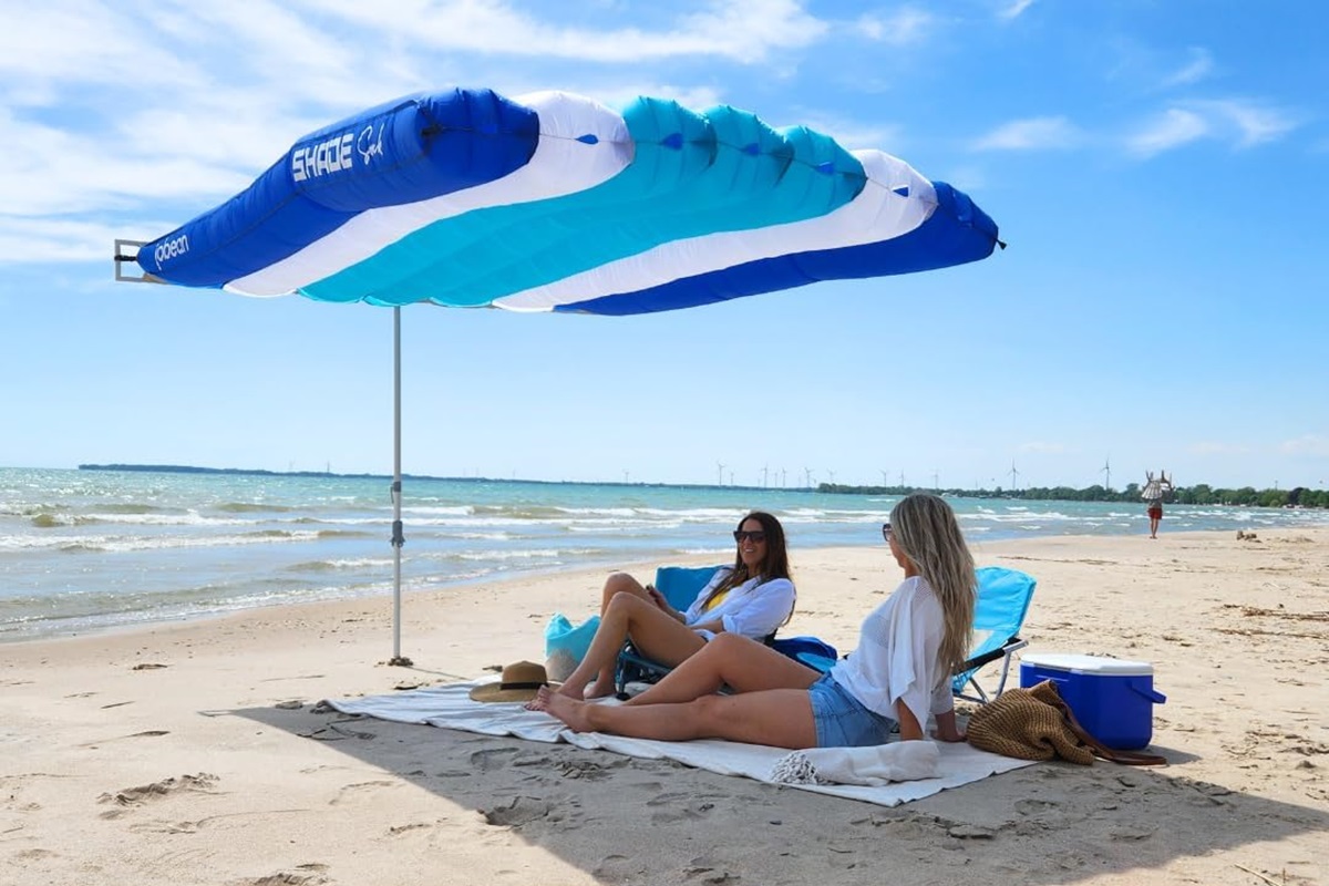 Zbogom kišobranom: Novi izum koji popravlja četiri osobe stiže na plaže