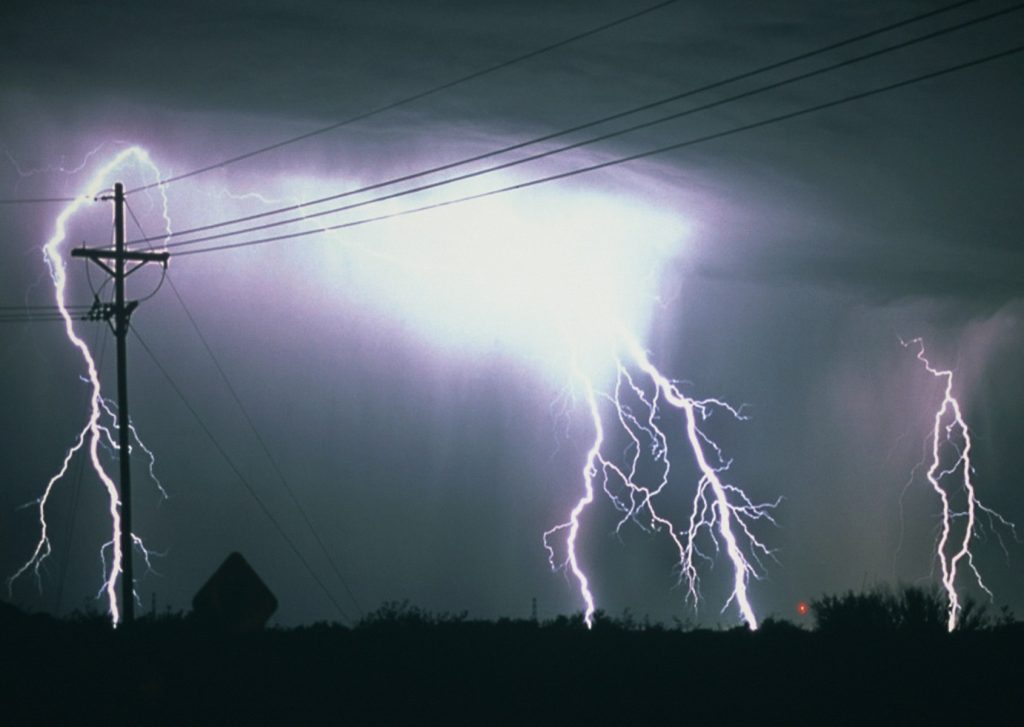 Mnogi misle da je odvojeni elektronički uređaji iz mreže u slučaju oluje dobra ideja, ali znanost tvrdi suprotno.