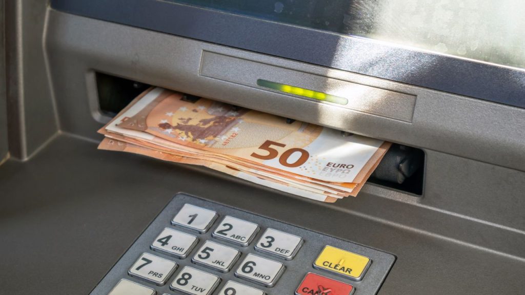 U lipnju će banka promijeniti način povlačenja novca s bankomata: kako novi europski propisi utječu na vas