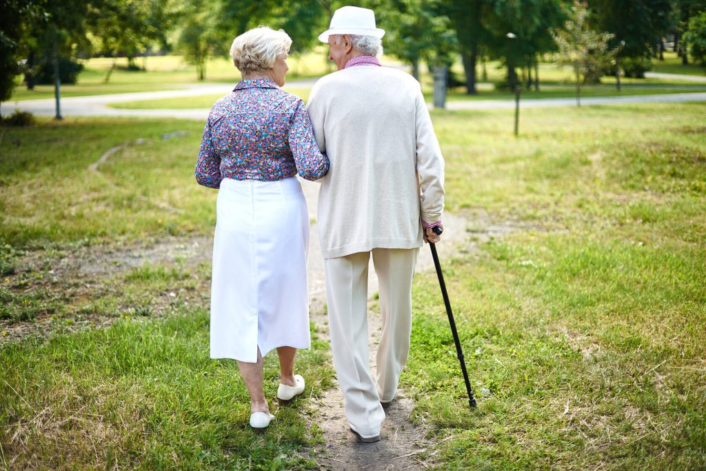 Nema šešira ili obožavatelja: Ono što bi ljudi stariji od 65 godina trebali uvijek ponijeti sa sobom kad krenu u šetnju ljeti.