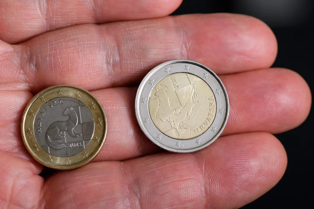Ovaj novčić od 2EUR -a platit će vaš odmor u hotelu: provjerite džepove i novčanik ako ga imate.
