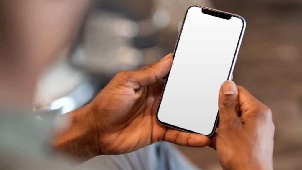 Što se koristi mali okrugli otvor pored ulaza punjača na mobilnim telefonima?
