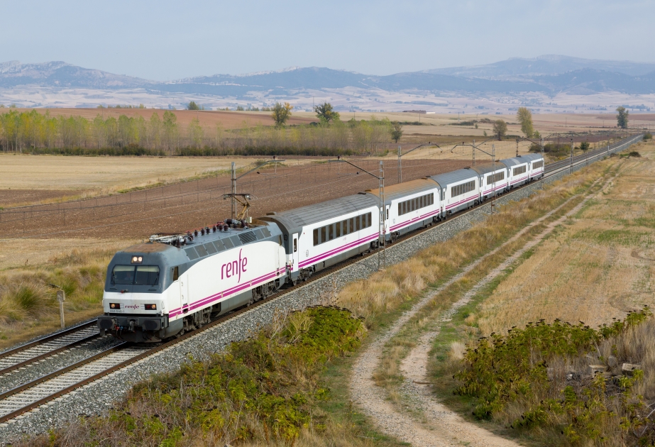 Luksuzni turistički vlak Renfe, čija je cijena za kartu 9000 eura po sobi, zaustavljena zbog neuspjeha.