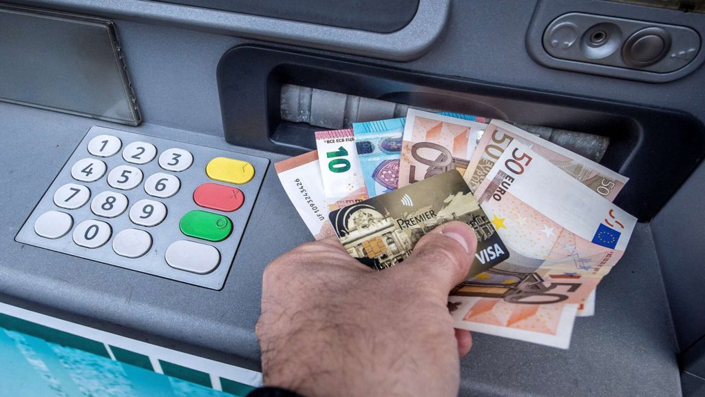 Sofisticirana prijevara u kojoj se mobilni telefoni prikupljaju s bankovnih računa u bankomatima
