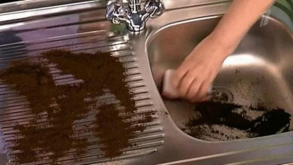 Dodajem 2 žličice octa umjesto sode. Ovako pripremam sredstvo za čišćenje kuće u sjaju.