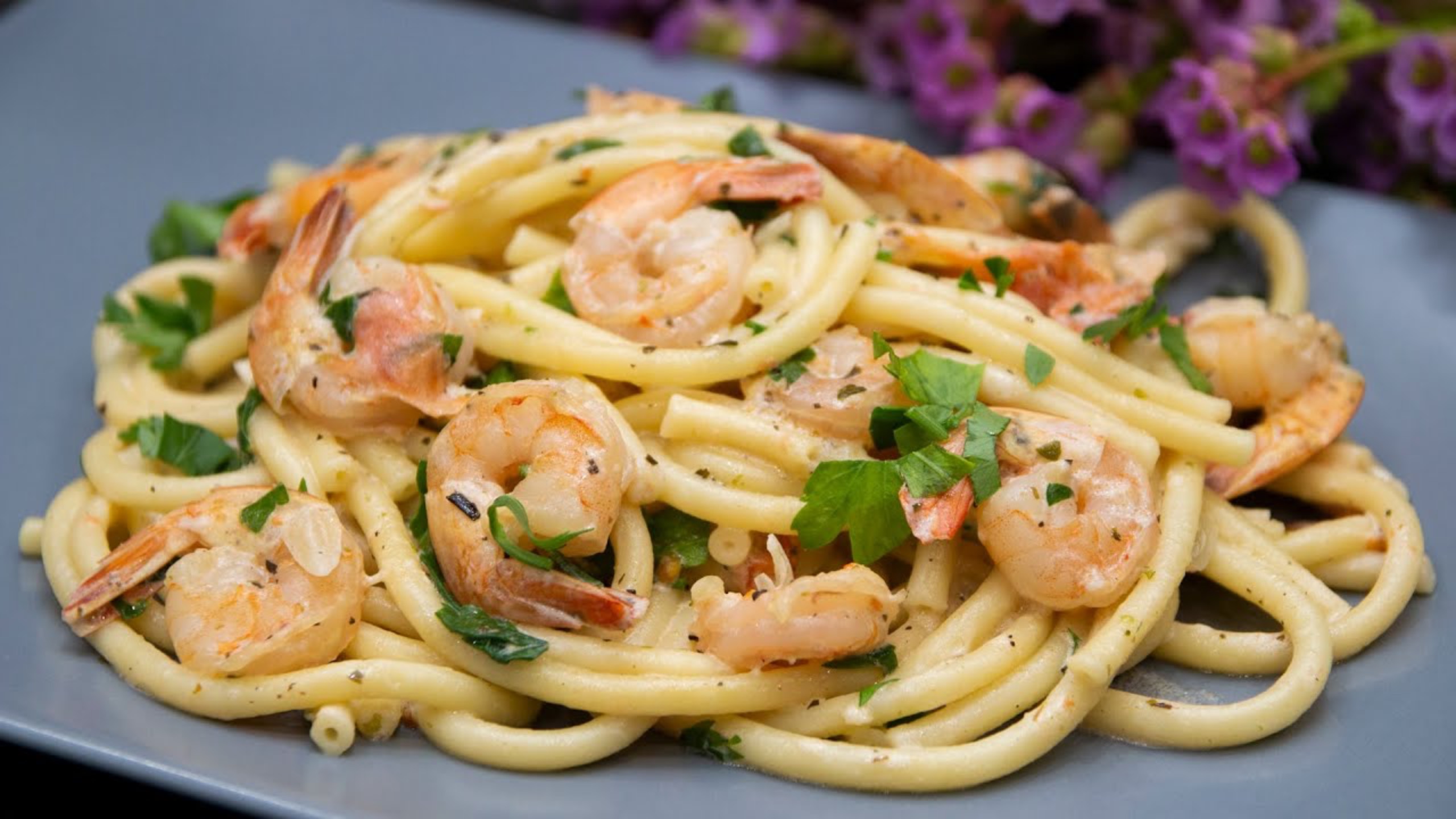 Recept za tjesteninu s češnjakom i škampima - brz i jednostavan obrok s okusom mediteranske kuhinje