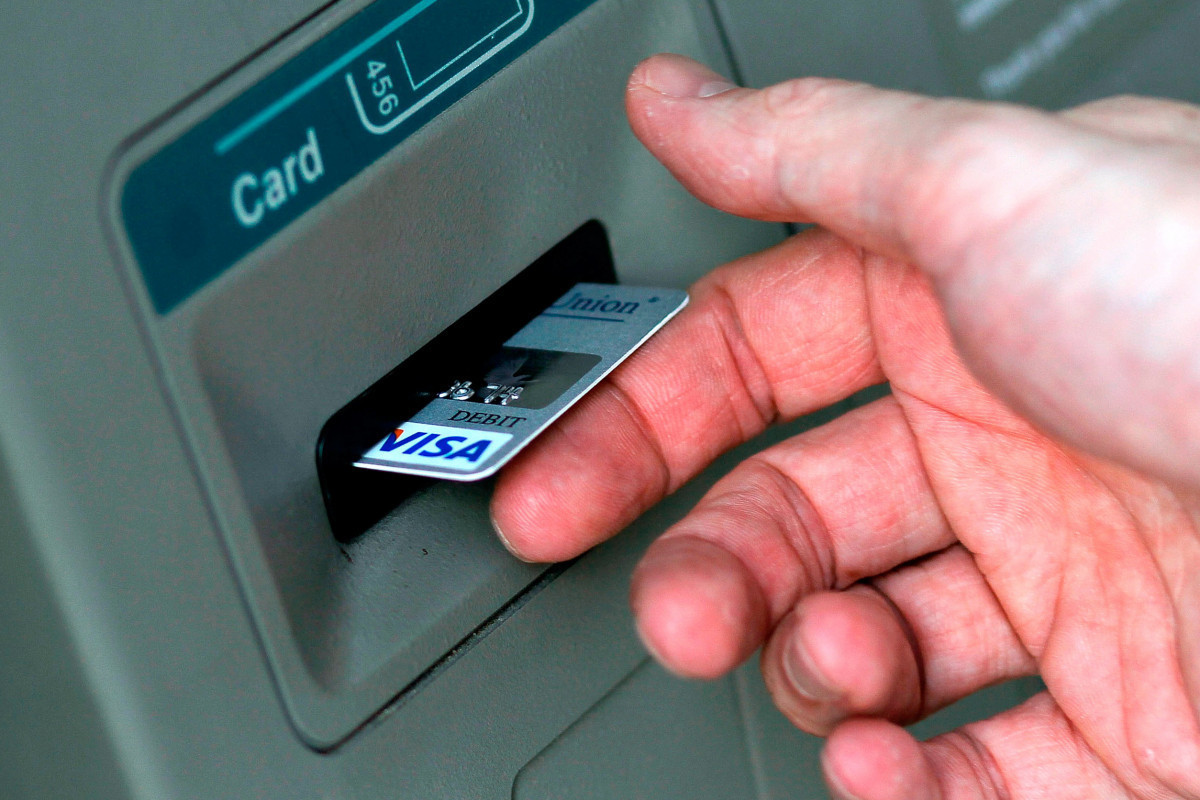 Gesta s karticom u povlačenju novca s bankomata koji vam može pokvariti odmor: Sve banke upozoravaju