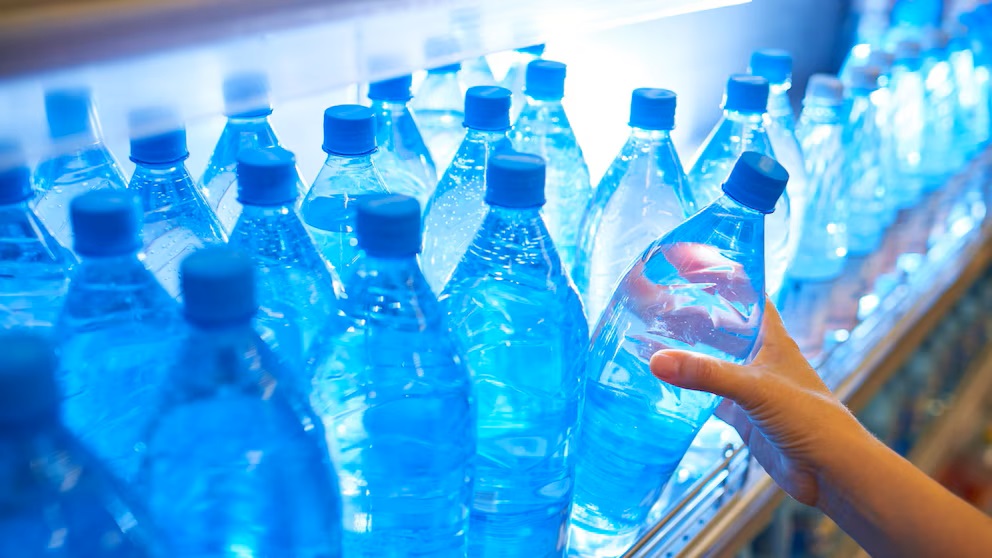 Prema studiji, samo jedna marka vode u bocama ne sadrži tragove mikroplastike: to predstavlja rizik za zdravlje.