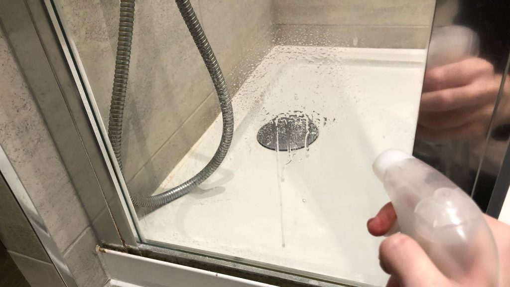 Tuširam se samo ovim sredstvima. Depoziti vapna i mrlje nestaju cijeli tjedan.