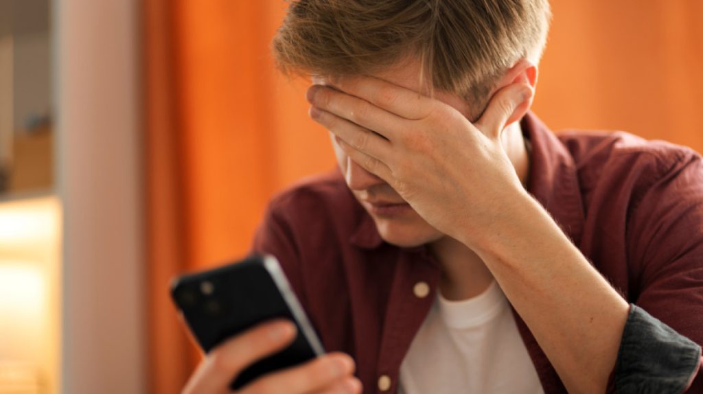 Ako ste na odmoru i možete ga vidjeti na njihovom mobilnom telefona, niekto you hackol: Koji robit to zaustaviti