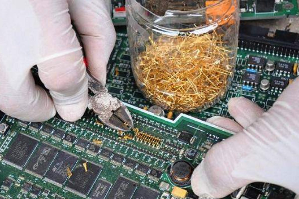 Australski znanstvenici razvili su novu metodu bez upotrebe cijanida i ortuti o vađenju zlata iz elektroničkog otpada i otpada