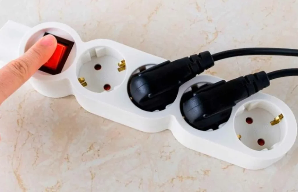 Nema produženih kabela ili mrežnih filtera: 6 uređaja koji, prema iskusnom električaru, uvijek treba povezati izravno na utičnicu.