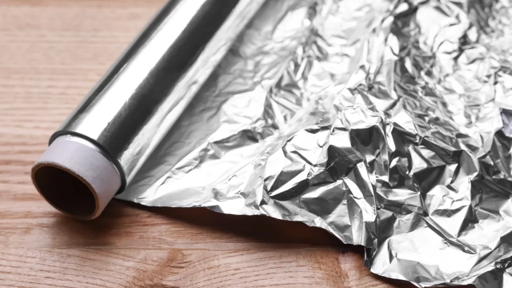 Zalijepite aluminijsku foliju na prozor: pouzdan način koji će vam zauvijek promijeniti život.