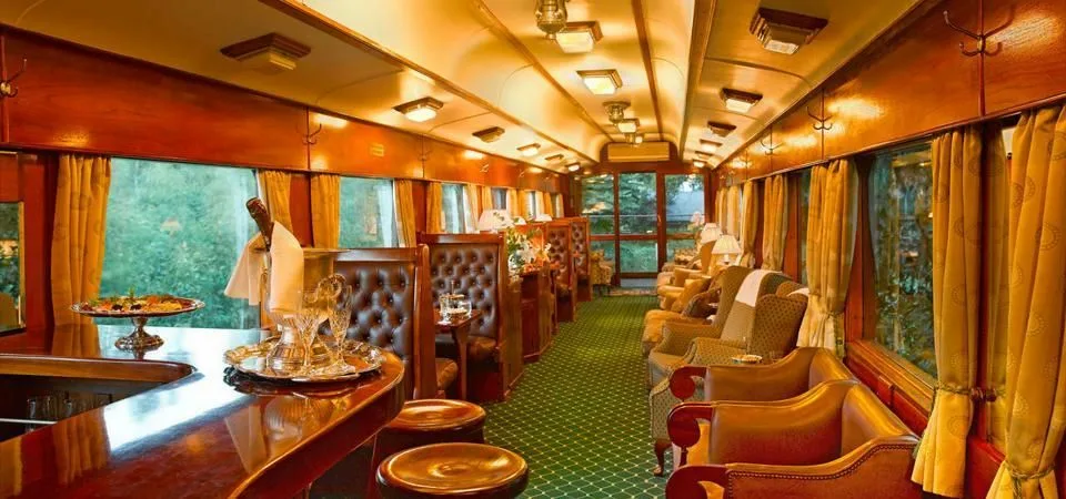 Luksuzni turistički vlak Renfe, čija je cijena za kartu 9000 eura po sobi, zaustavljena zbog neuspjeha.