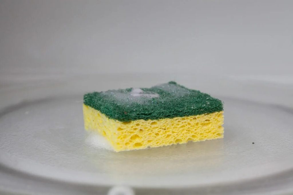 Ak Dizinfikovat Kitchensku Spongi i Handrička bez upotrebe klora