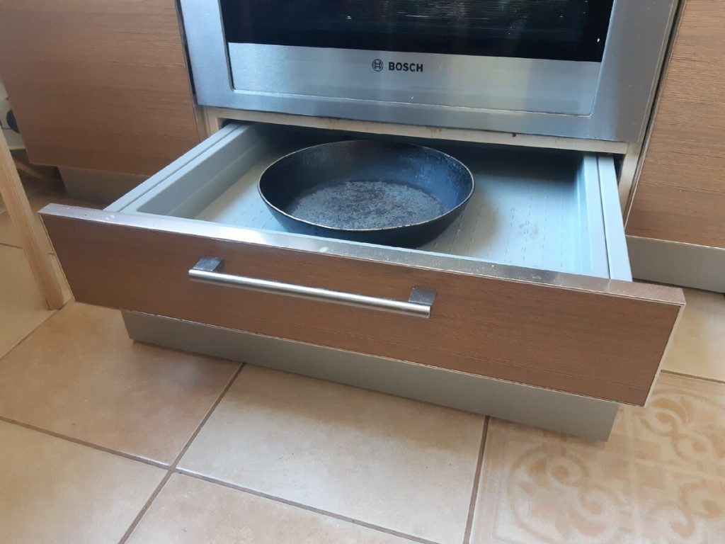 Ladica ispod pećnice. Znate li za što se radi?