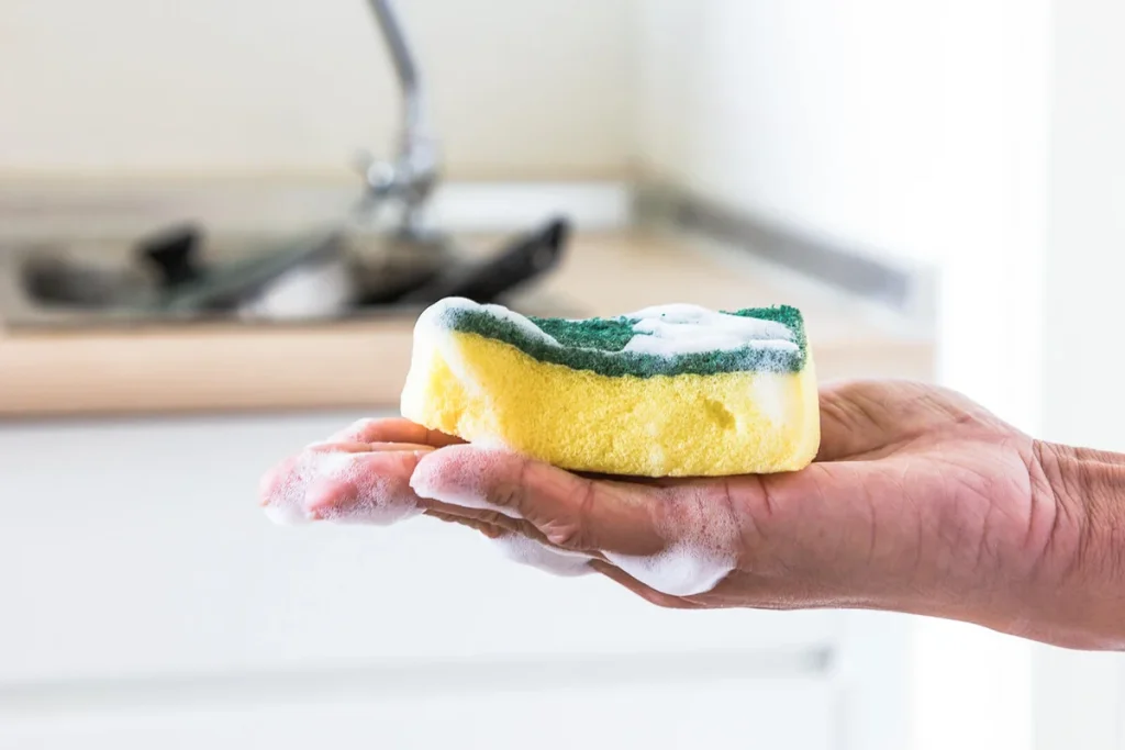 Ak Dizinfikovat Kitchensku Spongi i Handrička bez upotrebe klora