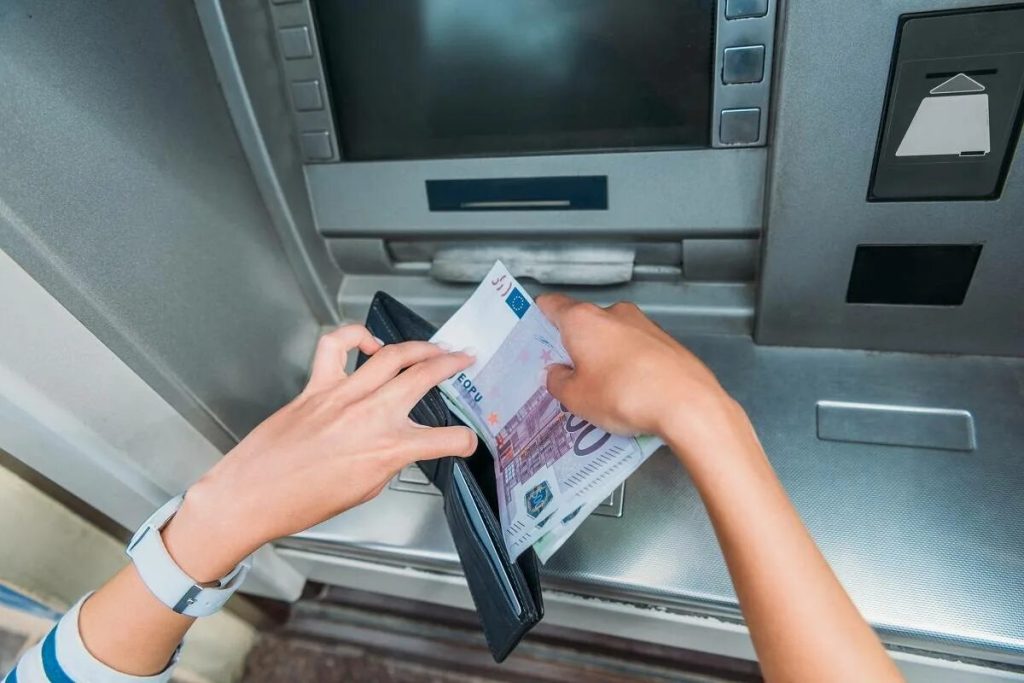 Nikada viace odaberite zbroj zbroja bankomata: Porezno obrazovanje vas pronalazi