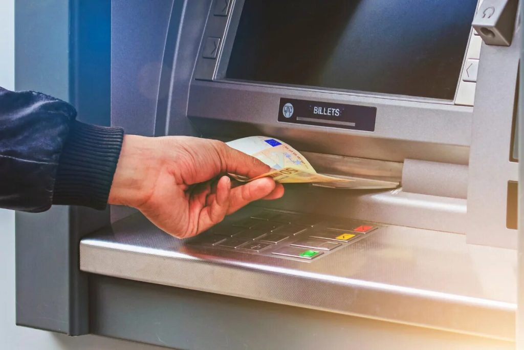 Nikada viace odaberite zbroj zbroja bankomata: Porezno obrazovanje vas pronalazi