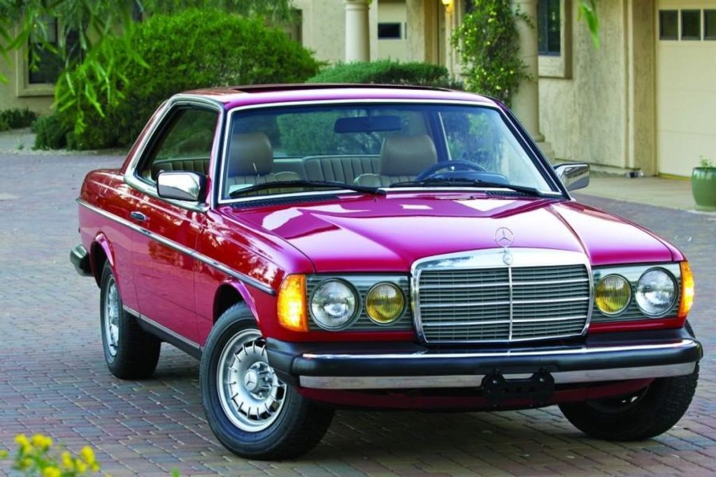 ODE “Prekonshtruhtruki”: Mercedes SA odlučuje poboljšati jedno od najboljih motornih vremena. Prema odluci, Valec, stvaranje dizelskog motora OM617, koji dosiahol slava zajedno s modelom W123