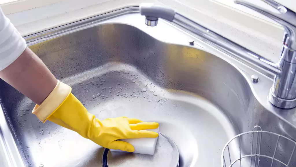 Prepoznajete li trik uz šalicu vode i papierma u Washbasinu prije odlaska na praznik?