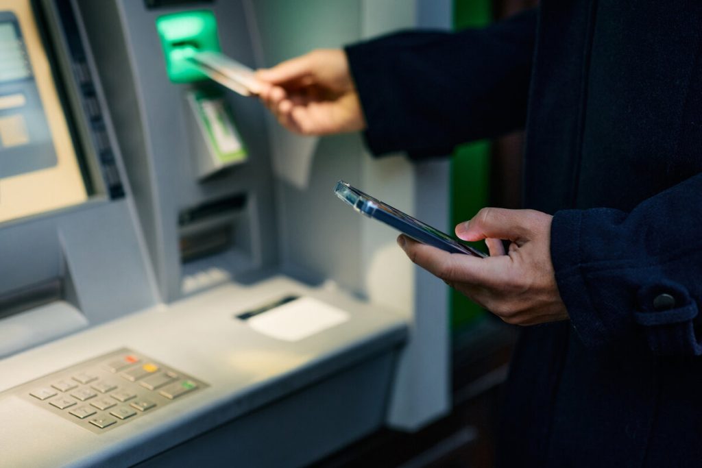 ATM: Push -U to je potreba za kravatom nakon odjeće kako bi vas učinila sudbinom lažnim